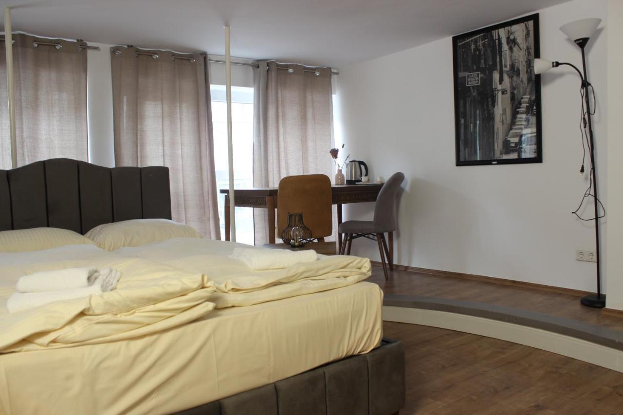 Hr Hotel